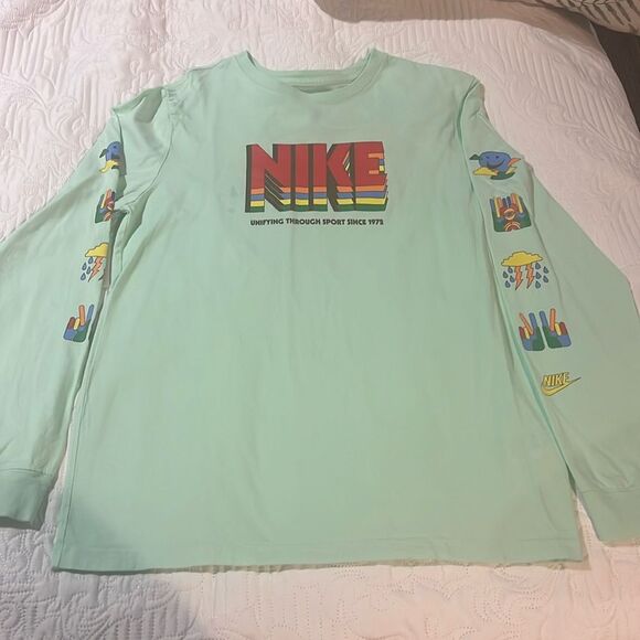 Tops - Women’s Large Nike Long Sleeve Shirt. Excellent Condition. WT242